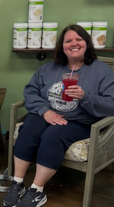 Customer holding a drink at Restore Nutrition in Plymouth, MN