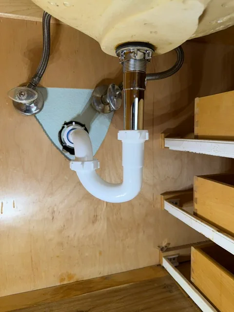 New pop-up assembly with new PVC slip nut P-trap installed