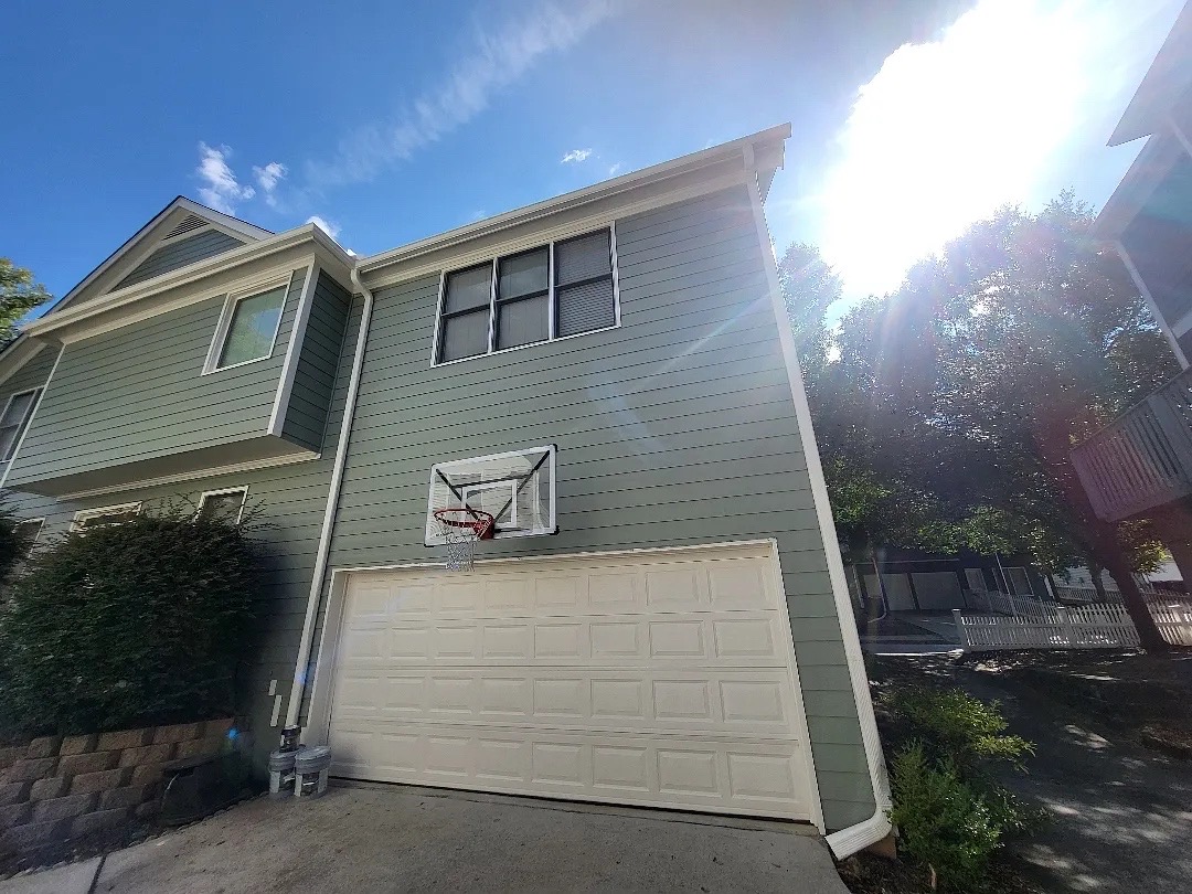 Freshly painted exterior of an Atlanta home by Southern Perfection Painting Inc.