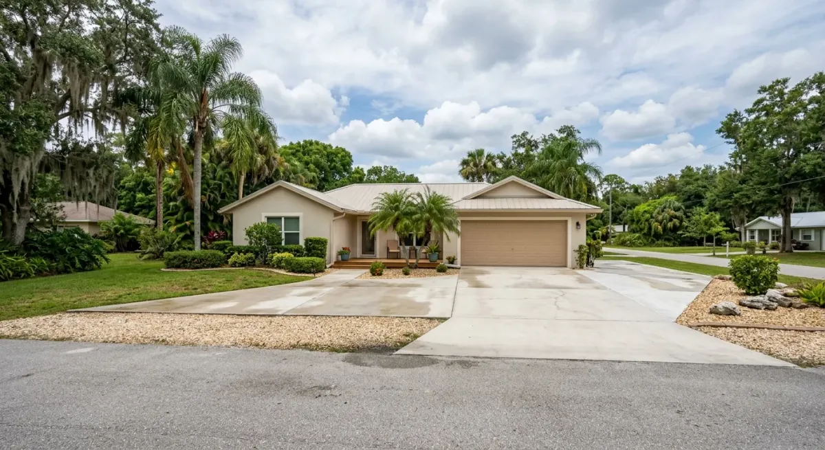 pressure washing work, project example in Fellsmere, FL