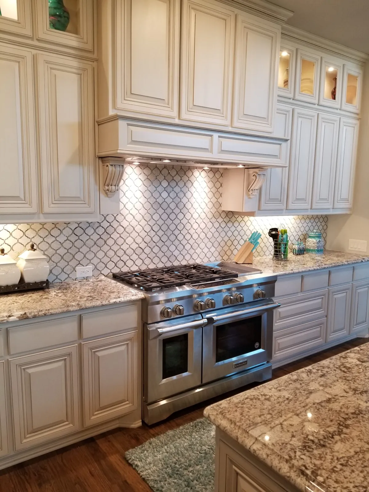 Kitchen with a range hood and tile backsplash