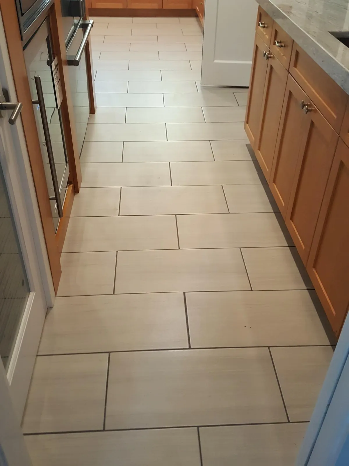 Kitchen floor with large-format tile