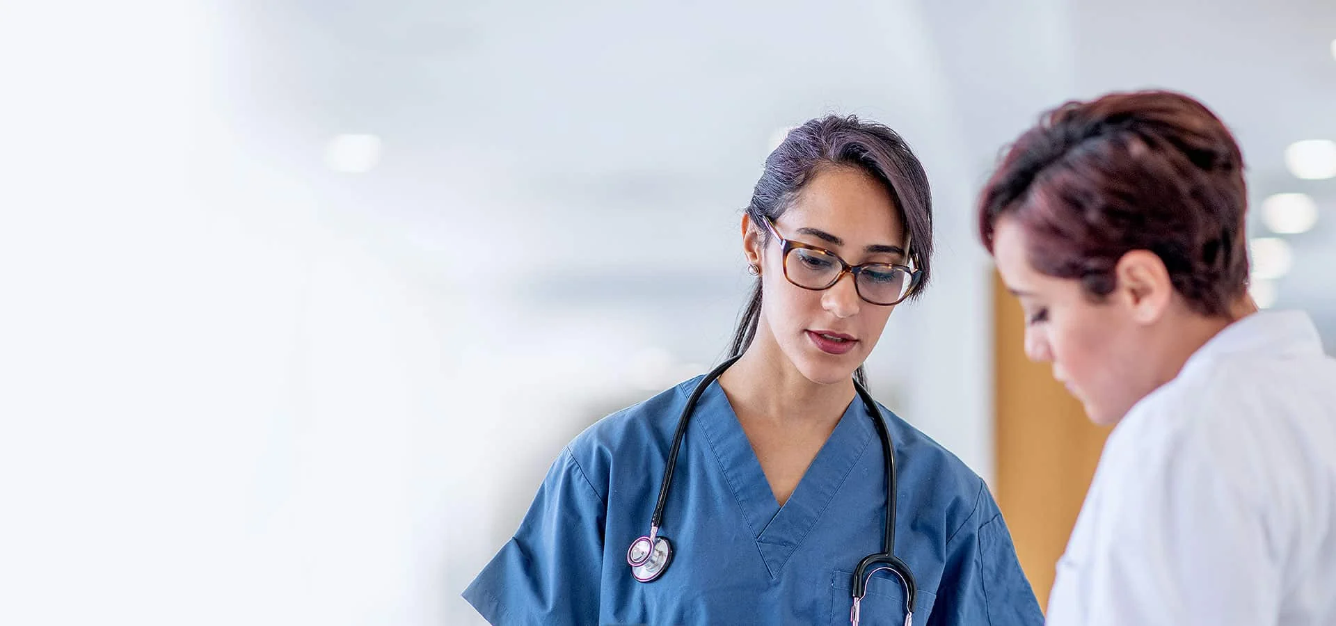 Personalized weight loss programs — nurse and patient consultation